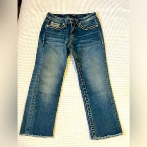 Like New Vigoss Capri Jeans - Size 4 - embellished pockets, no wear or stains